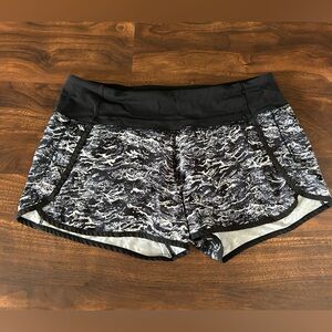 Lululemon Run Times Short 
Nami Wave White Black 
Size 8